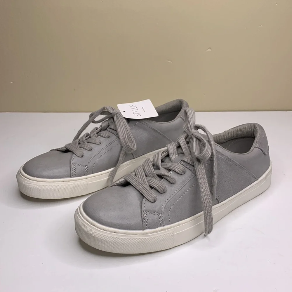 STYLUS Men’s Sneakers Gray Suede Trim SAUNTER Memory Foam Insoles NWT 8 Med